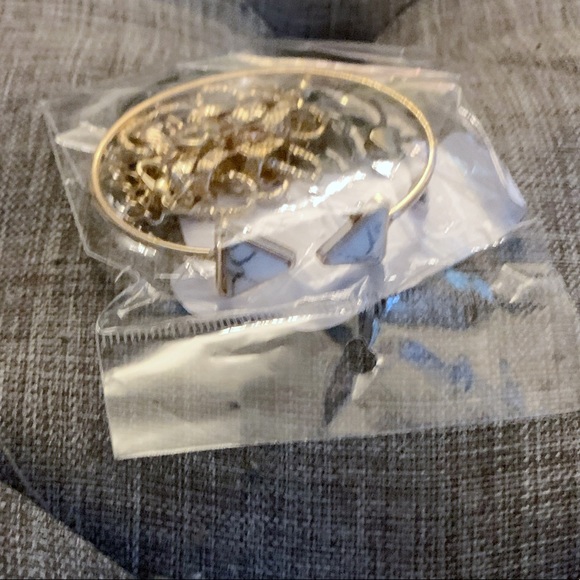 NWT SET: 18 karat gold plated  honeycomb bracelet set - Picture 2 of 2